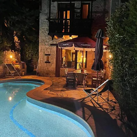 Forest Stone With Pool * 克里皮吉
